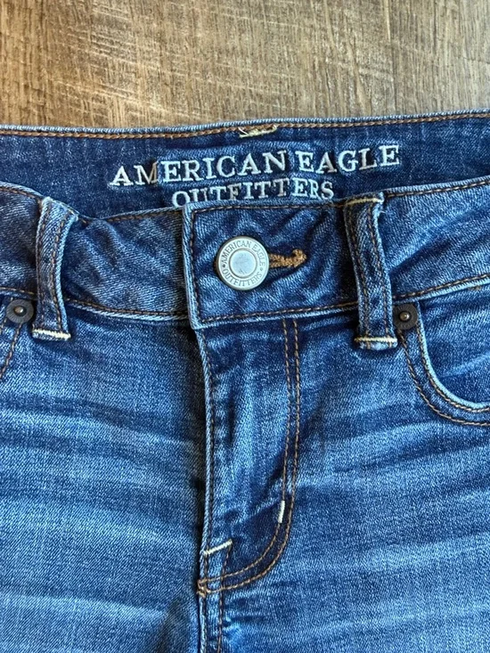 American Eagle Women’s Distressed Denim Frayed Cutoff Shorts Medium Blue Size 4 - Picture 4 of 11